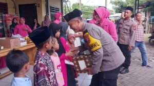 Polsek Tarik dan Bhayangkari Ranting Santuni Anak Yatim Piatu serta Berbagi Takjil Gratis 300 Bungkus