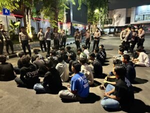 Ops Ketupat Semeru Polrestabes Surabaya Amankan Puluhan Remaja yang Bikin Onar Tutup Jalan