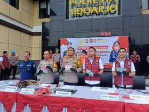 POLRESTA SIDOARJO BEBERKAN PENGUNGKAPAN KASUS PEMALSUAN UANG RUPIAH