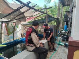 Bhabinkamtibmas Candipari Dampingi Warga Budidaya Ikan Lele 