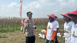Safari Ramadhan Kapolresta Sidoarjo Sosialisasikan Mudik Aman Keluarga Nyaman Ke Warga Desa Bulang