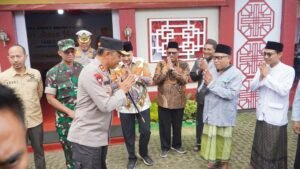 Cek Kesiapan Kapolda Jatim Tinjau Pos Pelayanan Ops Ketupat Semeru 2025 di Pandaan