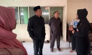 Bupati Subandi Kunjungi Balai Wartawan Sidoarjo, Bantu Perbaikan Fasilitas yang Rusak