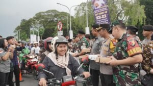 Solid untuk Masyarakat, Forkopimda Sidoarjo Bagikan Takjil Bersama