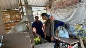Bhabinkamtibmas Desa Janti Silaturahmi Peternak Kambing Dukung Ketahanan Pangan