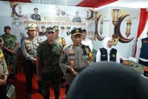 Tinjau Arus Mudik di Rest Area 575 A Ngawi Kapolda Jatim Himbau Pemudik Manfaatkan Posyan Untuk Istirahat