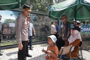 Libur Lebaran Kapolres Jember dan Jajaran Patroli Dialogis di Lokasi Wisata