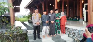 Polsek Krian Dampingi Forkopimda Sidoarjo Silaturahmi dan Halal Bihalal ke Ponpes Modern Al Amanah Desa Junwangi