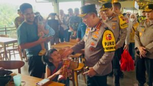 Kapolri Cek Langsung Pelayanan Arus Balik di Stasiun Tawang, Dorong Pemudik Gunakan Kereta Api