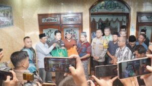Kapolresta Sidoarjo bersama Forkopimda Takziah Ke Rumah Duka Korban Longsor Pacet-Cangar