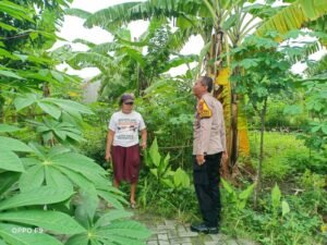 Bhabinkamtibmas Desa Kenongo Koordinasi Pengelolaan Lahan Bersama Warga untuk Dukung Ketahanan Pangan