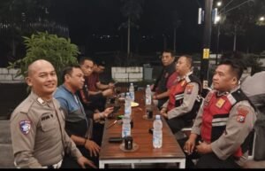 kapolsek Krian Gelar Cangkrukan Kamtibmas Bersama Masyarakat Desa Ponokawan