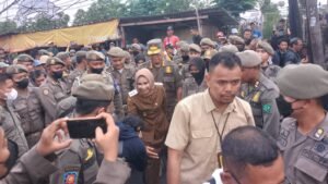 Eksekusi Pembongkaran PKL di BiBir Sungai Desa Pepelegi, Batal di Bongkar 
