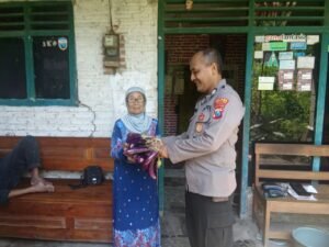 Panen Terong di Polsek Wilangan, Warga Sekitar Kebagian