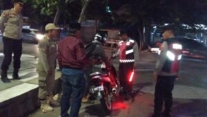 Ops Cipkon Polsek Taman, Tegur dan Himbau Pengendara untuk Tertib Berlalu Lintas