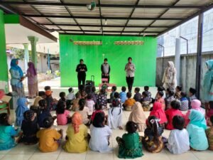 Polwan Polsek Krian dan TK Darma Wanita Ponokawan Semarakkan Semangat Hari Kartini