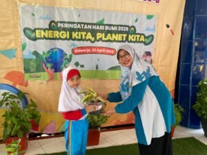 Aksi Unik KB-TK Al Muslim Peringati Hari Bumi 2025