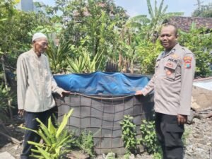 Bhabinkamtibmas Desa Watutulis Gelorakan Tanam Hidroponik Dukung Ketahanan Pangan Nasional 
