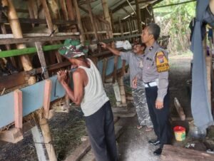 Bhabinkamtibmas Ngobrol Ketahanan Pangan Bareng Peternak Kambing Sidokerto 