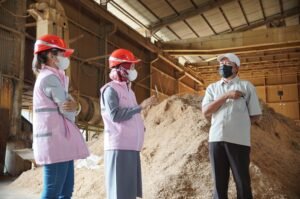 Srikandi PLN UP3 Sidoarjo Sukses Laksanakan Pengoperasian Tambah Daya PT Ever Steel