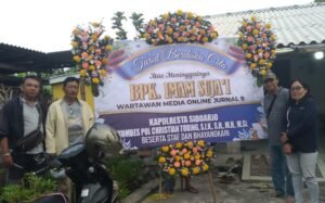 Turut Berbelasungkawa Kapolresta Sidoarjo Kirimkan Rangkaian Karangan Bunga 