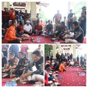 Forkopimda Sidoarjo Makan Nasi Kotak Bareng Ribuan Buruh