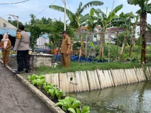 Bhabinkamtibmas Desa Bangah, Kelompok Tani dan Karang Taruna Turung Bareng ke Green House Ketahanan Pangan