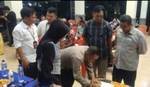 Kapolsek Krian Hadiri Rapat Koordinasi di Desa Tropodo Krian Bahas Polusi Akibat Bahan Bakar Limbah pada Produksi Tahu 
