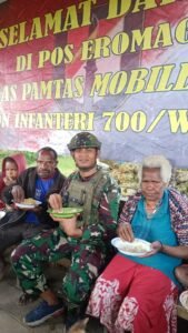 Hangatnya Ibadah Bersama TNI dan Warga di Pedalaman Papua: Satukan Hati di Pos Eromaga