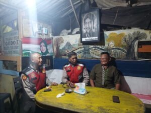 Kapolsek Krian Bersama Patroli Samapta Laksanakan Patroli Humanis di Desa Tropodo