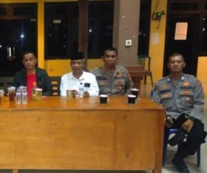 Kapolsek Krian Patroli Humanis di Desa Terungwetan, Dialog dengan Warga Turut menjaga keamanan lingkungan