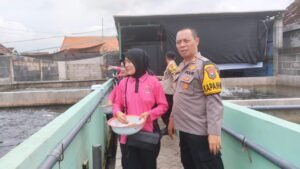 Kapolsek Krembung Bersama Bhayangkari Beri Support System Petani Lele Dukung Ketahanan Pangan 