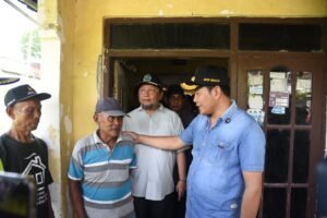 Bupati Sidoarjo Sidak Rumah Tak Layak Huni di Desa Sebani Tarik, Komitmen Segera Perbaiki  ‎