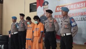 Reskrim Polresta Sidoarjo Berhasil Bekuk Pencuri Mobil di Lahan Kosong Jl. Manggis Taman Sidoarjo.