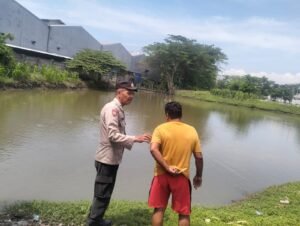 Bhabinkamtibmas Polsek Buduran Dukung Ketahanan Pangan Lewat Kolam BUMDes  Entalsewu