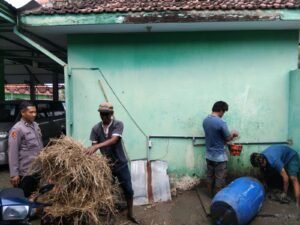 Polsek Krembung Dukung Ketahanan Pangan Lewat Budidaya Belut 