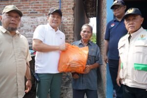 Sidak RTLH di Krian, Bupati Subandi Bantu Perbaikan Rumah hingga Layak Huni