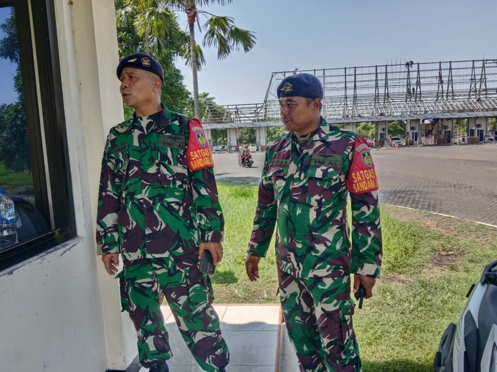 Patroli Rutin Satgapam Terminal 1 Bandara Juanda Tingkatkan Keamanan dan Kenyamanan Pengunjung