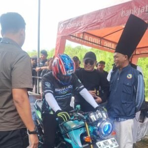 Bupati Sidoarjo Abah Subandi Membuka Dragbike Street Race 2025 di Desa Kedungcangkring Jabon