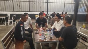 KAPOLSEK KRIAN CANGKRUKAN KETAHANAN PANGAN BERSAMA MAHASISWA UNESA DI CAFE PANDOWO PONOKAWAN