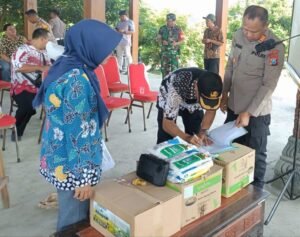 Tiga Pilar Wonoayu Serahkan Bibit Jagung, Dukung Ketahanan Pangan Tingkat Desa