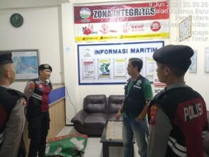 Waspadai Potensi Banjir Rob, Polres Pelabuhan Tanjungperak dan BMKG Kolaborasi Pantau Pesisir Surabaya