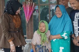 Wabup Sidoarjo Sidak Rumah Mbah Mesna, Lansia Umur 90 Tahun