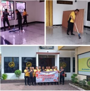 Jelang HUT Bhayangkara Polri, Polsek Buduran Bakti Religi Bersihkan Masjid Al Wahyu  
