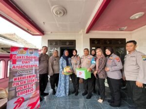 Polsek Sedati Gelar Bhakti Sosial dan Anjangsana ke Warakawuri 