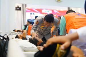 Bahagianya 100 Anak Ikuti Khitanan Massal Sambut Hari Bhayangkara ke-79 di Polres Ponorogo