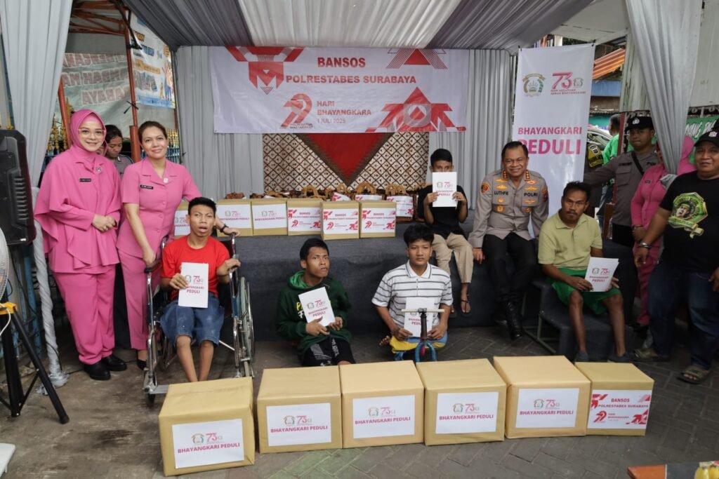 Hari Bhayangkara ke-79 Polrestabes Surabaya dan Bhayangkari Bantu Kaum Difabel