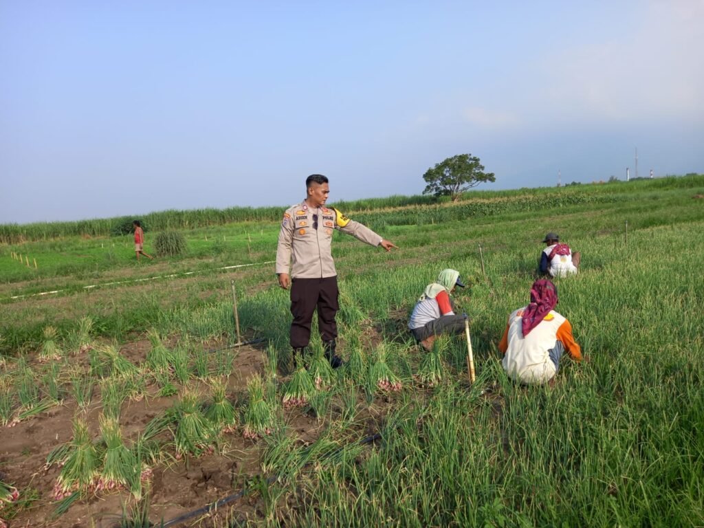 Kapolsek Sedati Optimalkan Patroli Sambang Desa Dukung Program Ketahanan Pangan Nasional