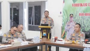Tim Verifikasi Lomba Ketahanan Pangan Mabes Polri Tinjau Lahan Jagung di Sidoarjo