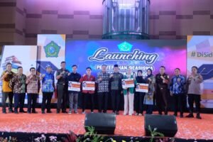 Pemkab Sidoarjo Serahkan Beasiswa Pendidikan Bagi 2.007 Mahasiswa